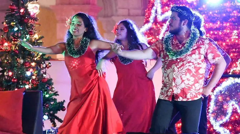 Talentosos bailarines y bailarinas de KIA KAHA mostraron su pasión por las danzas polinesias.